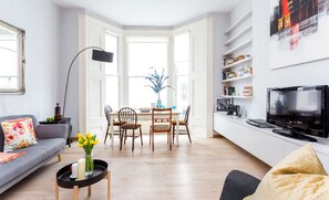 Apartemen, 2 kamar tidur | Area keluarga | TV layar datar