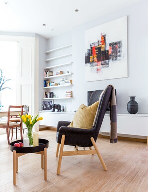 Leilighet, 2 soverom | Oppholdsområde | Flatskjerm-TV