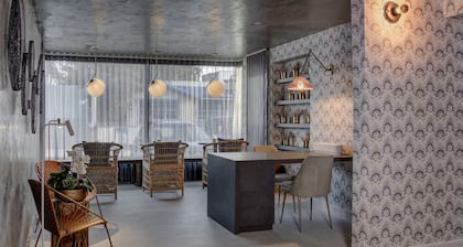 Trópica Beach Hotel