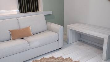 Phòng Suite Junior | Bộ đồ giường cao cấp, nệm có lớp đệm bông, trang trí khác biệt