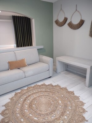 Junior Suite | Premium bedding, pillowtop beds, individually decorated - Trópica Beach Hotel (San Juan)