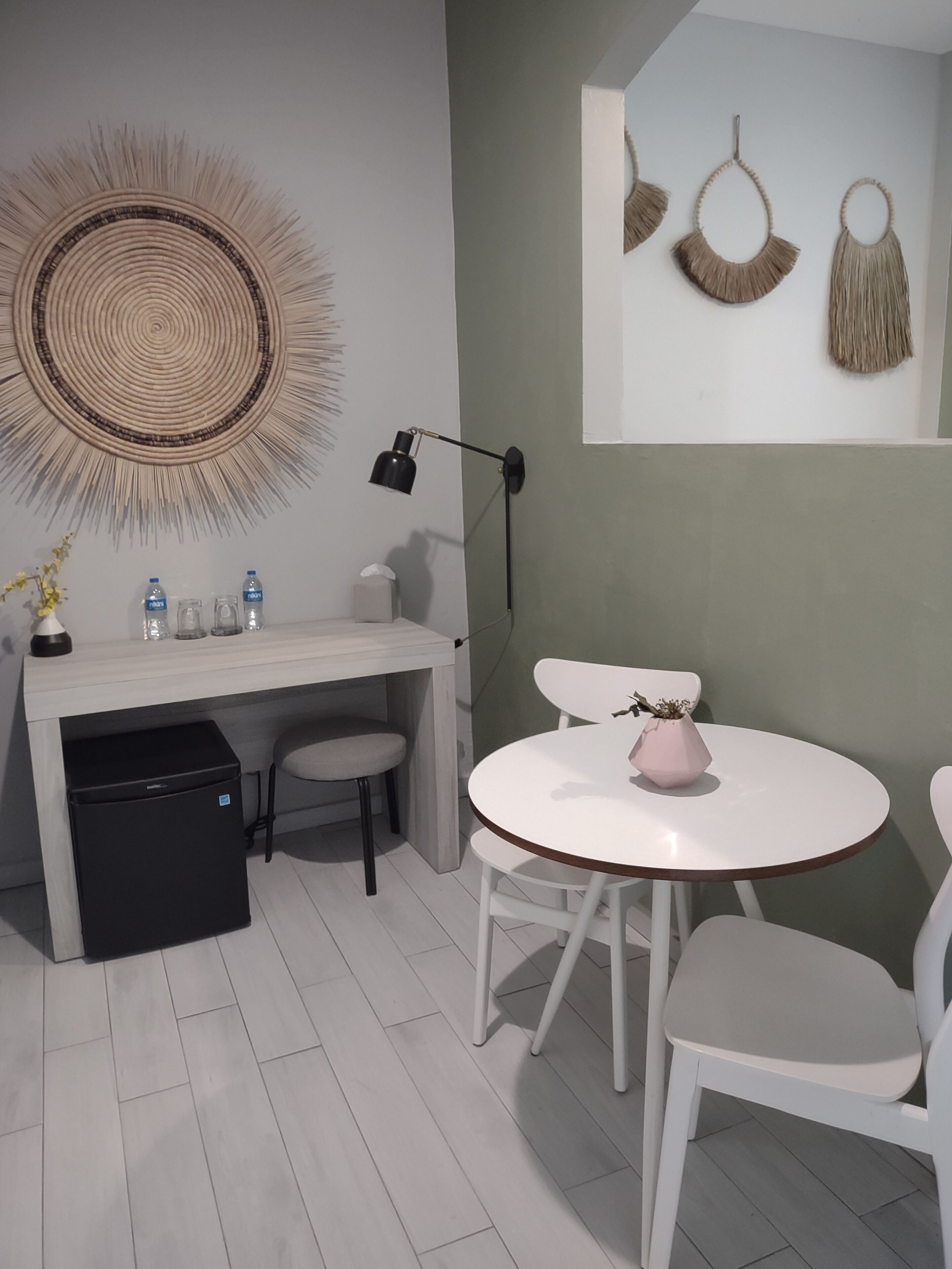 deluxe suite | living area | 43-inch smart tv with digital channels, tv, netflix