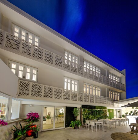 Tropica Beach Hotel - Image 12