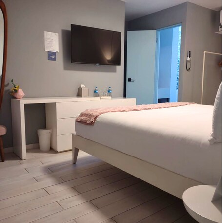 Tropica Beach Hotel - Image 11
