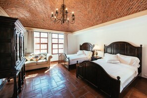 Blackout curtains, free WiFi, bed sheets - Xacalli Hotel (San Miguel de Allende)