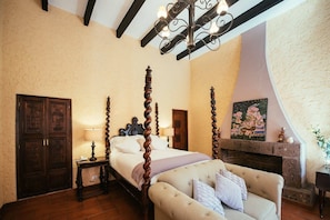 Blackout curtains, free WiFi, bed sheets - Xacalli Hotel (San Miguel de Allende)
