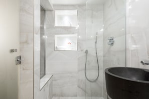 Apartment, 1 Bedroom | Bathroom | Free toiletries, hair dryer, towels