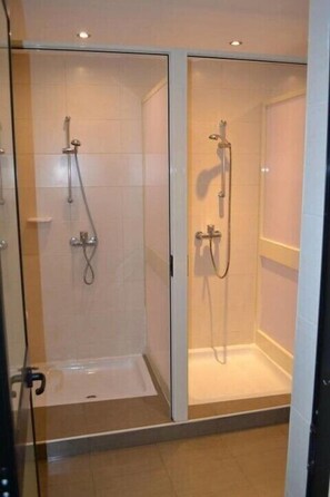 Regadera en el baño