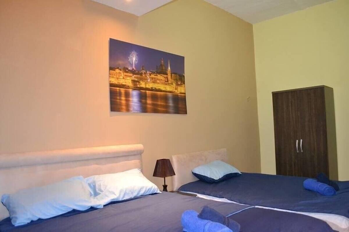 Habitación cuádruple | Wifi gratis, decoración individual, mobiliario individual