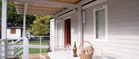 Mobile Home, 2 Bedrooms, Hill View, Garden Area (A) | Private kitchen | Fridge, microwave, stovetop, coffee/tea maker