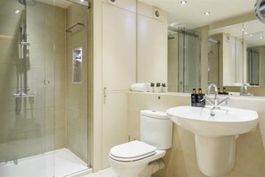 Appartement, 3 chambres | Salle de bain | Articles de toilette gratuits, sèche-cheveux, chaussons