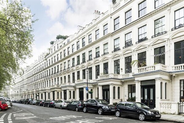 Exterior - Cleveland Square Mansions (London)