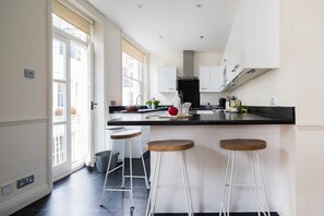 Private kitchen - Cornwall Gardens by Lime Street (London)