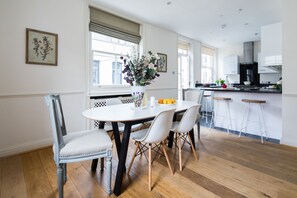 House, 3 Bedrooms | In-room dining