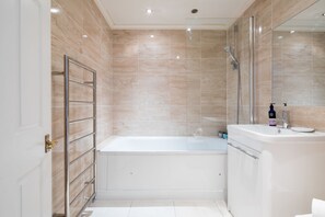 Ferienhaus, 3 Schlafzimmer | Badezimmer | Kostenlose Toilettenartikel, Haartrockner, Handtücher
