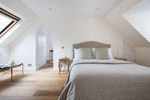 3 bedrooms, iron/ironing board, free WiFi, bed sheets - Cornwall Gardens by Lime Street (London)