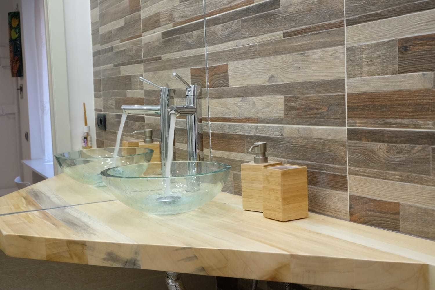 Business-dobbeltværelse - 1 queensize-seng (Camera 1) | Håndvask på badeværelset