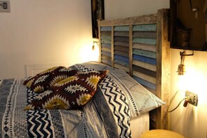 Double Room, 1 Queen Bed, Balcony (Camera 2) | Down comforters, minibar, in-room safe, individually furnished - Casa Marina (Naples)