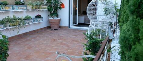 Deluxe Double Room, 1 Queen Bed with Sofa bed, Terrace (with Sofabed. Camera 3) | Terrace/patio