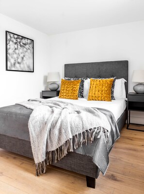 Penthouse, 3 Bedrooms | 3 bedrooms, soundproofing, iron/ironing board, free WiFi - Greek Street Penthouse (London)