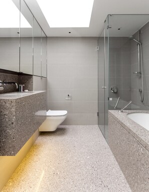 Penthouse, 3 Bedrooms | Bathroom | Free toiletries, hair dryer, towels - Greek Street Penthouse (London)