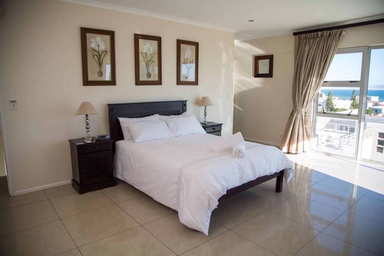 Habitación familiar | Caja de seguridad en la habitación y escritorio 