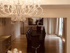 Se sirven desayunos, comidas y cenas 