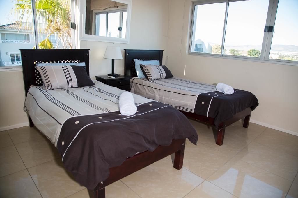 Departamento | Caja de seguridad en la habitación y escritorio 