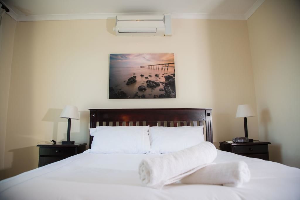 Habitación Deluxe, vista a la montaña | Caja de seguridad en la habitación y escritorio 