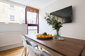 House, 2 Bedrooms | In-room dining