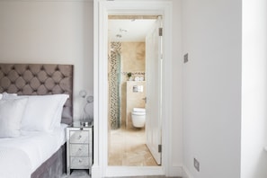 3 bedrooms, iron/ironing board, free WiFi, bed sheets - Star Street by Lime Street (London)