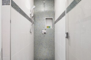 Apartment, 3 Bedrooms | Bathroom - Star Street by Lime Street (London)