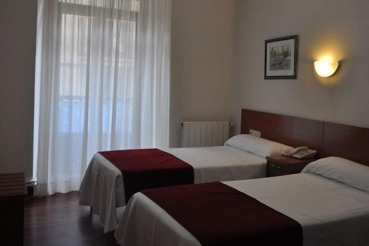 Caja de seguridad en la habitación, wifi gratis y ropa de cama