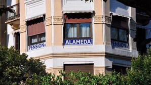 Unclassified image, 4 of 30, button - Pensión Alameda (San Sebastián)