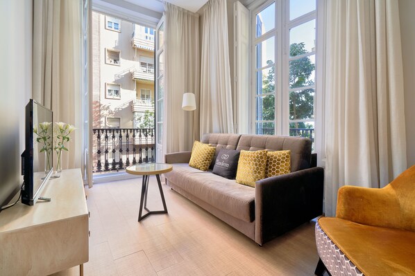 1 bedroom, premium bedding, down duvets, in-room safe