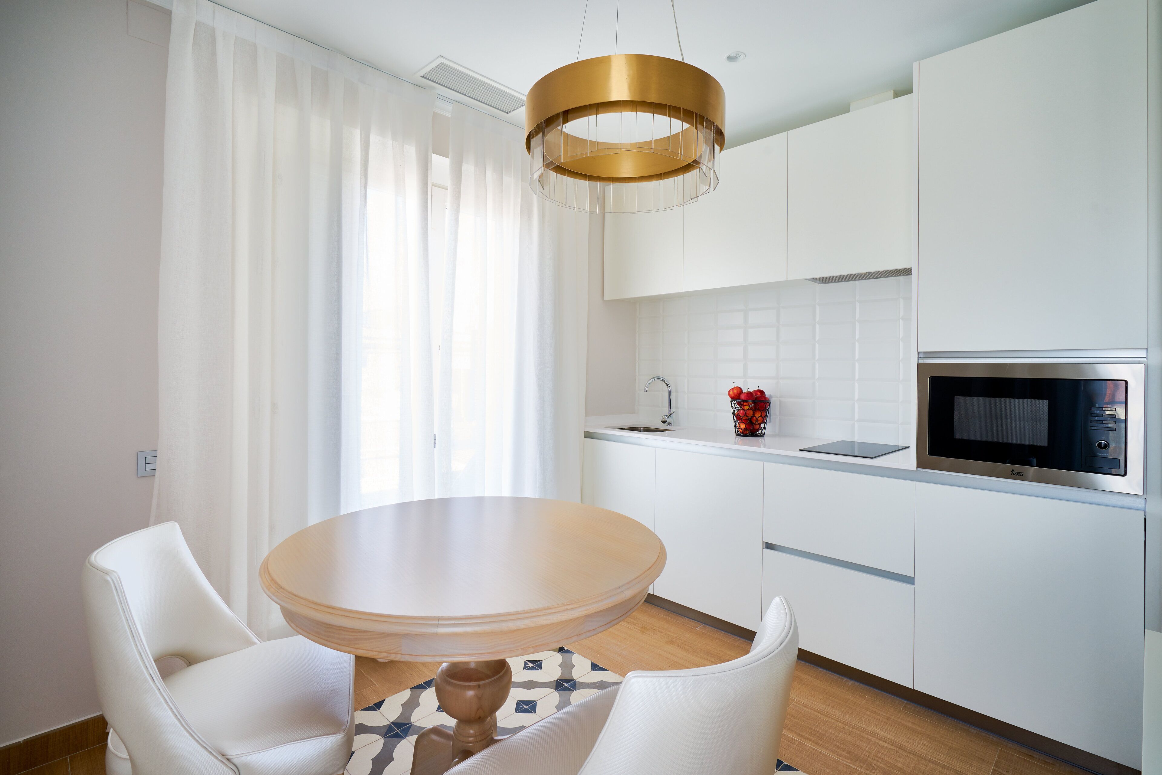 Studio, terras | Woonkamer | Een plasmatelevisie