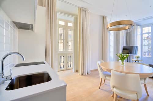 1 Schlafzimmer, hochwertige Bettwaren, Daunenbettdecken, Zimmersafe