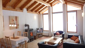 Een flatscreentelevisie