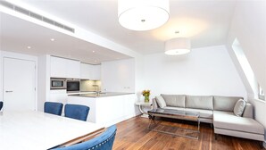 Apartment, Multiple Beds | Living area