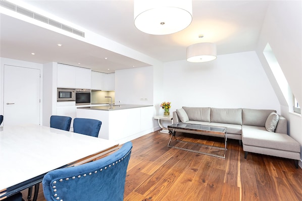 Apartment, Multiple Beds | Living area