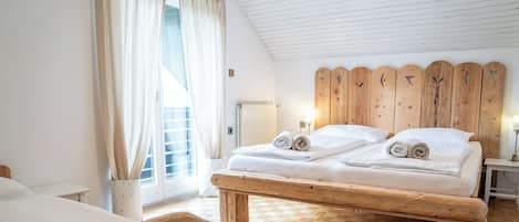 Apartment, 2 Bedrooms, Balcony, Mountain View | Cribs/infant beds, free WiFi, bed sheets