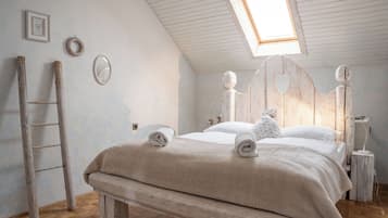 Cots/infant beds, free WiFi, bed sheets