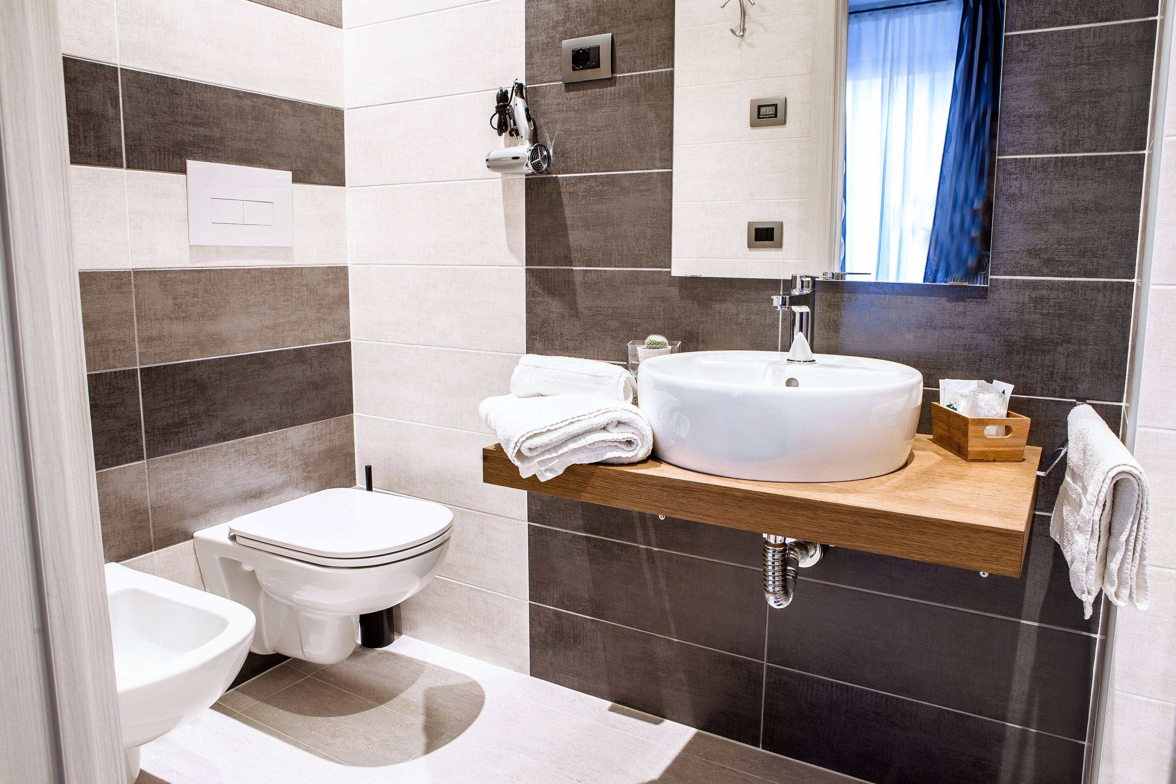 Chambre Double, salle de bains privée (Riga) | Mini-bar avec articles gratuits, coffres-forts dans les chambres