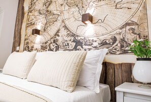 Room, Private Bathroom (Mappamondo) | Free minibar items, in-room safe, individually decorated - Venere Rooms (Termoli)
