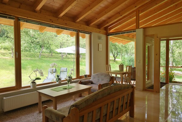 Apartamento (No. 10) | Sala de estar | Una televisión de pantalla plana