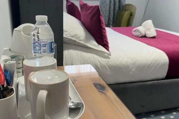 Habitación doble (21) | Wifi gratis y ropa de cama