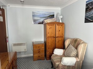 Single Room (15) | Free WiFi, bed sheets - The Berry Hotel (Paignton)