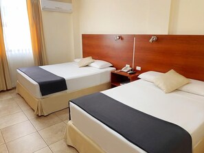 Habitación familiar doble, vistas a la ciudad | Sábanas de algodón egipcio y ropa de cama de alta calidad