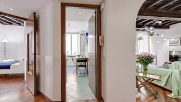 Apartamento, 2 quartos | Comodidades do quarto