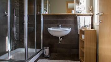 Double or Twin Room | Bathroom | Shower, free toiletries, hair dryer, bidet